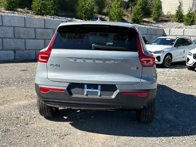 New 2026 Volvo XC40 B5 Ultra SUV