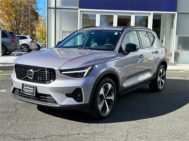 2026 Volvo XC40 Plus photo 2