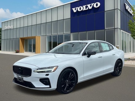 2023 Volvo S60 B5 Plus Black Edition Sedan