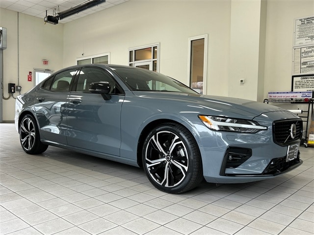 2024 Volvo S60 Plus's photo