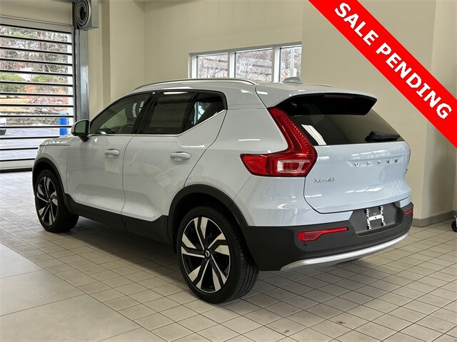2024 Volvo XC40 Plus photo 4