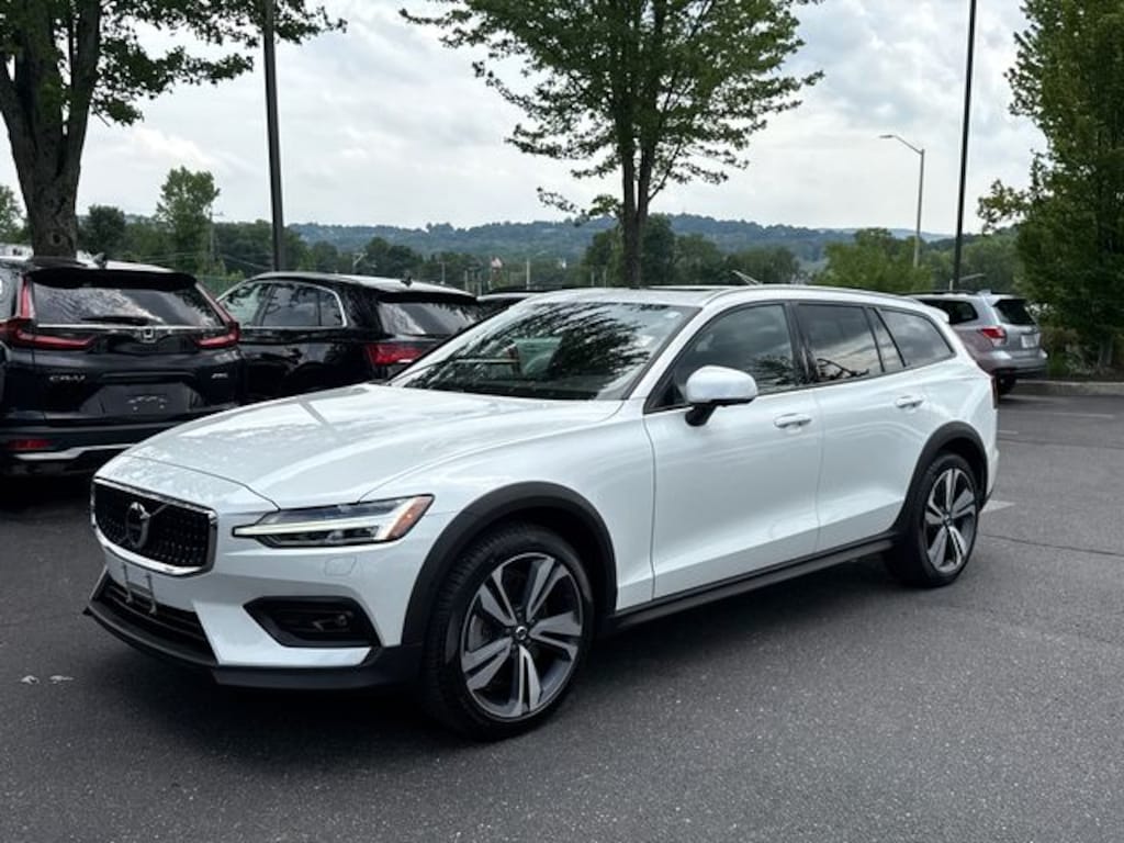 Certified 2025 Volvo V60 Cross Country B5 Plus Wagon
