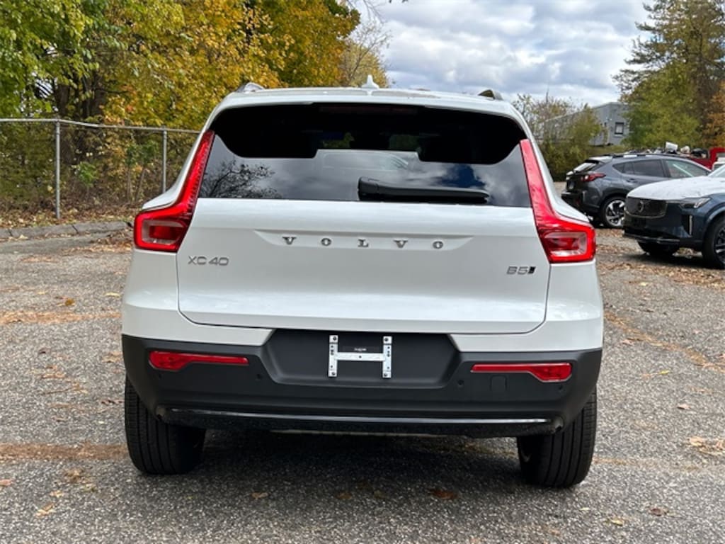 New 2026 Volvo XC40 B5 Ultra SUV