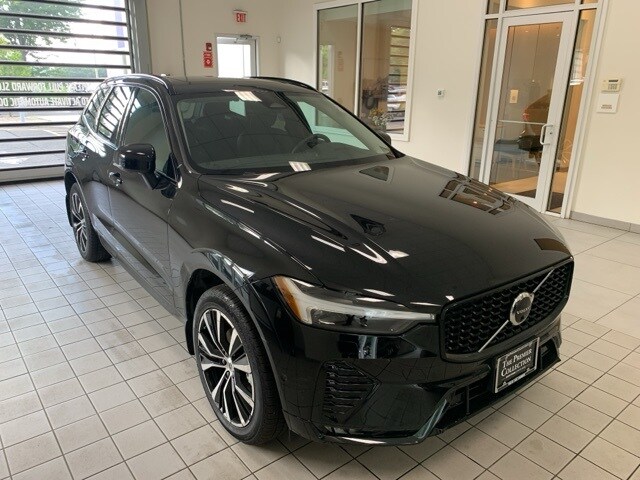 2024 Volvo XC60 B5 Plus photo 2