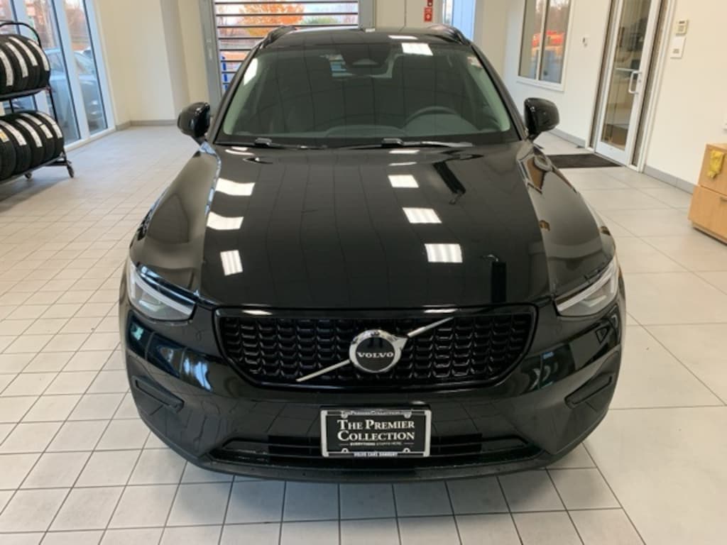 Used 2026 Volvo XC40 B5 Core SUV