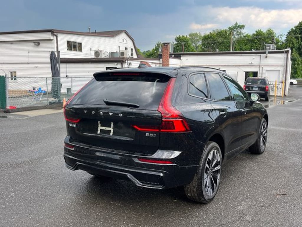 New 2026 Volvo XC60 B5 Plus SUV