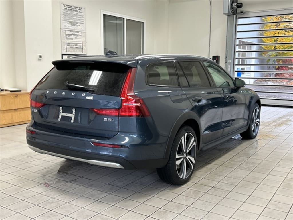 Certified 2025 Volvo V60 Cross Country B5 Plus Wagon