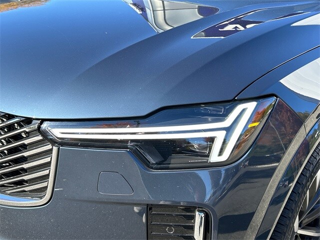 2026 Volvo XC90 Plus Black Edition photo 4