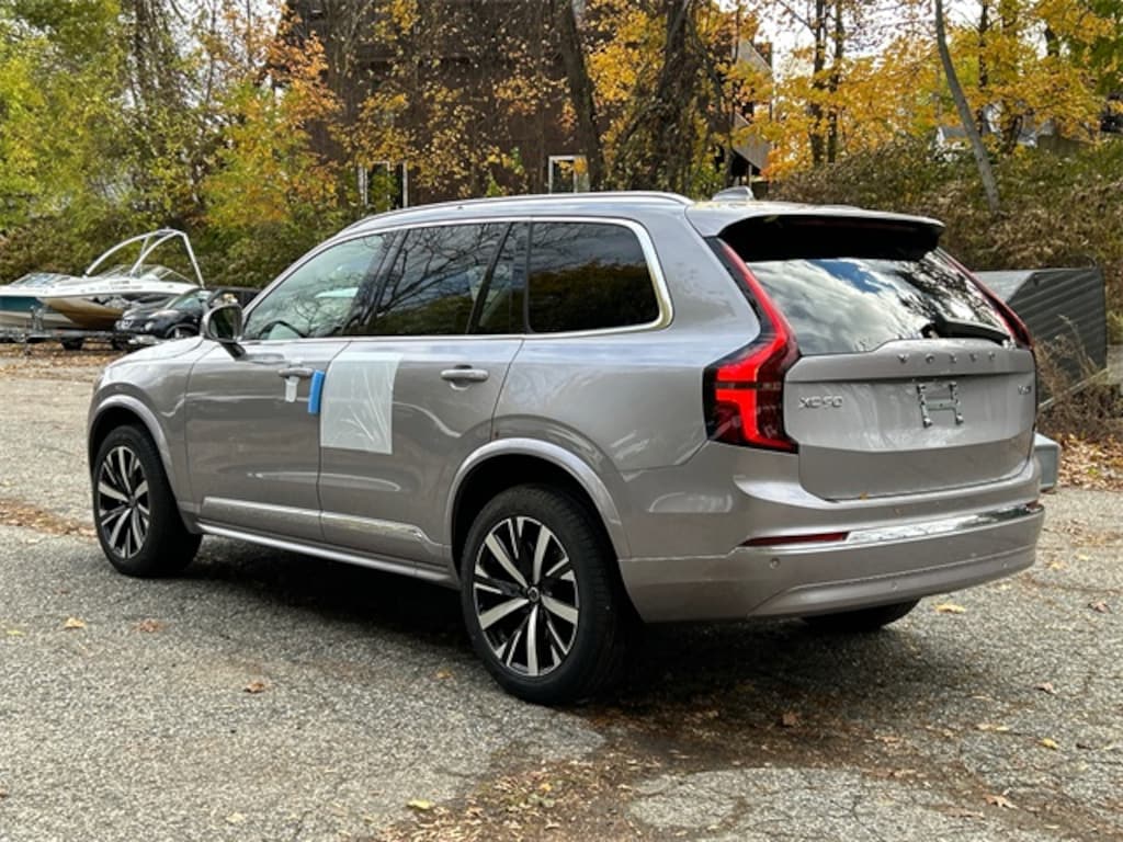 New 2026 Volvo XC90 B5 Core SUV