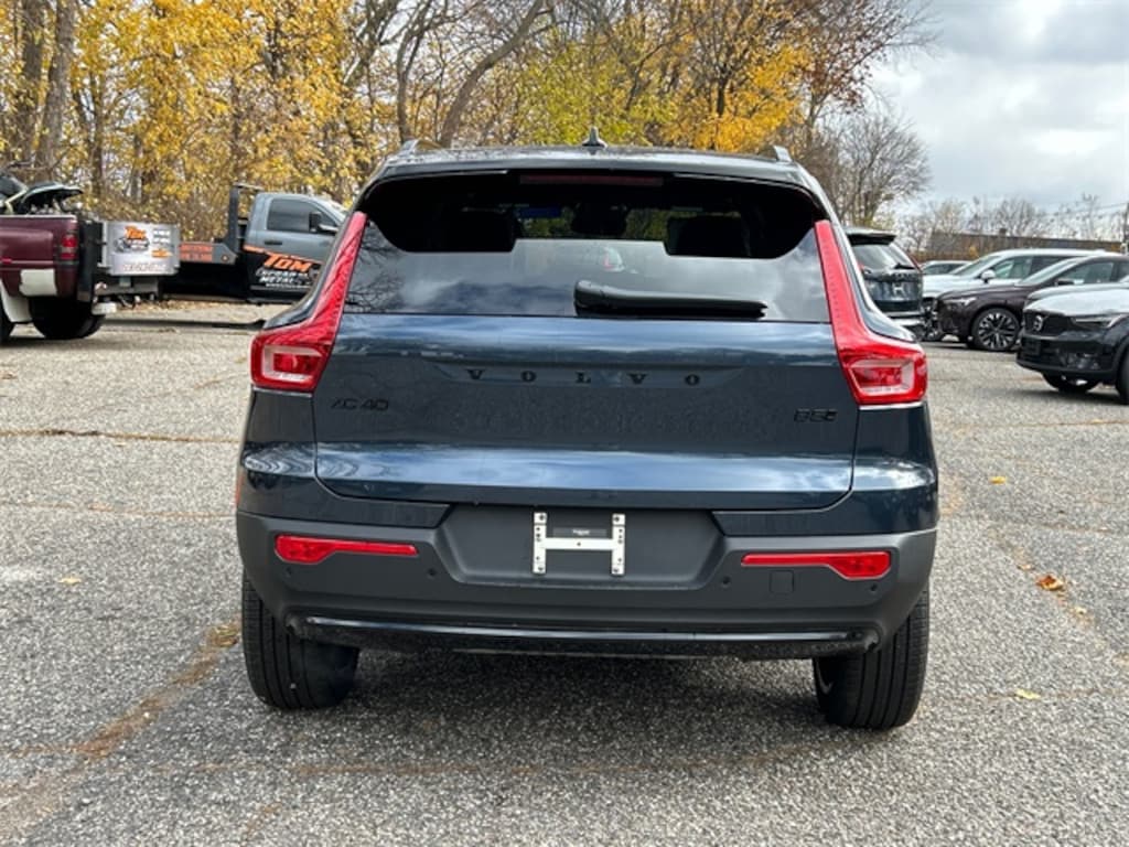 New 2026 Volvo XC40 B5 Ultra Black Edition SUV