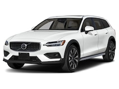 2026 Volvo V60 Cross Country B5 Ultra Wagon