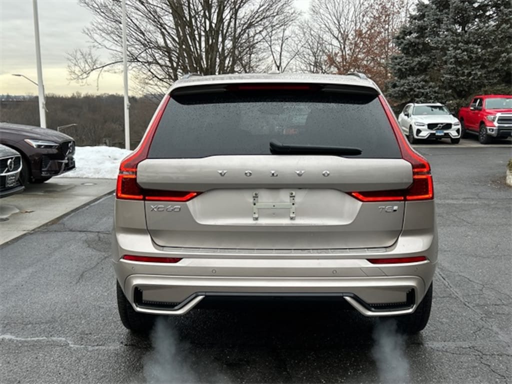 New 2026 Volvo XC60 plug-in hybrid T8 Plus SUV
