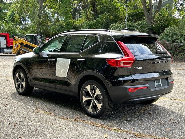 2026 Volvo XC40 Plus photo 4