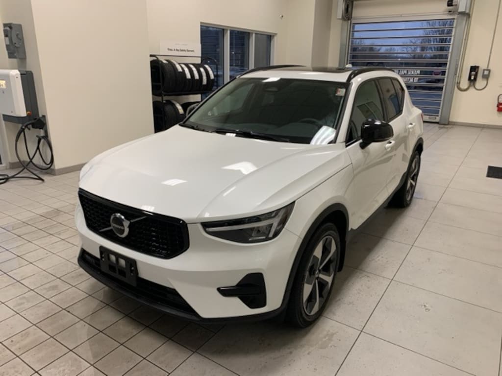 Certified 2024 Volvo XC40 B5 Core SUV