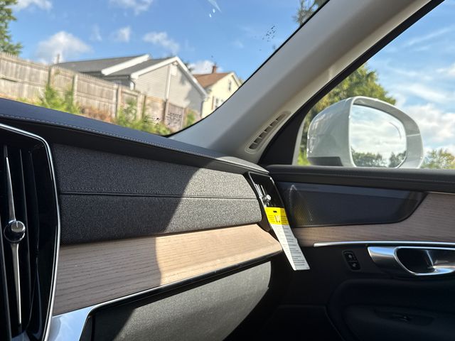 2026 Volvo XC90 Plus - Photo 17