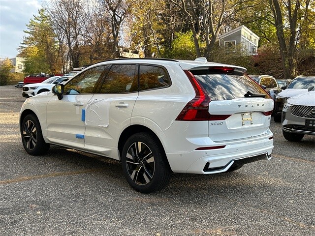 2026 Volvo XC60 B5 Plus photo 4