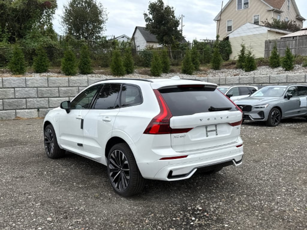 New 2027 Volvo XC60 plug-in hybrid T8 Ultra SUV