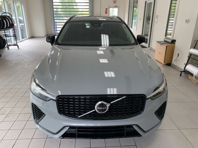 2024 Volvo XC60 B5 Plus photo 2