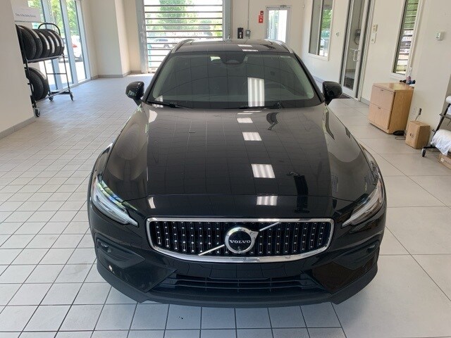 2024 Volvo V60 Cross Country B5 Plus photo 2