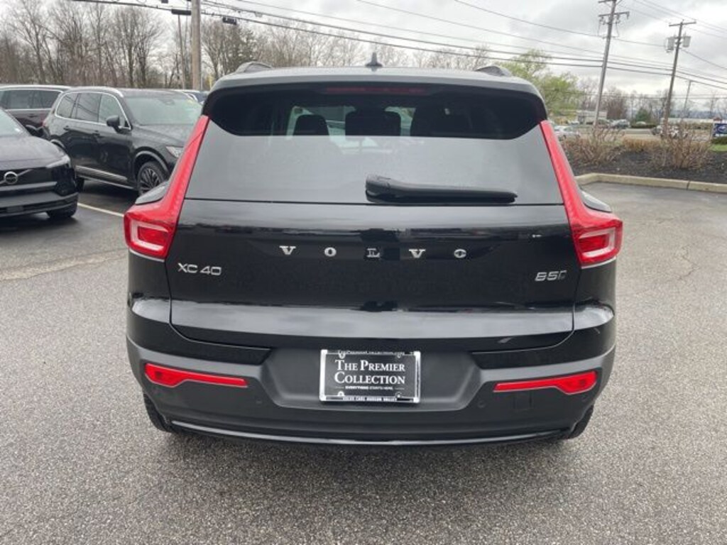 Used 2024 Volvo XC40 B5 Plus Dark Theme SUV