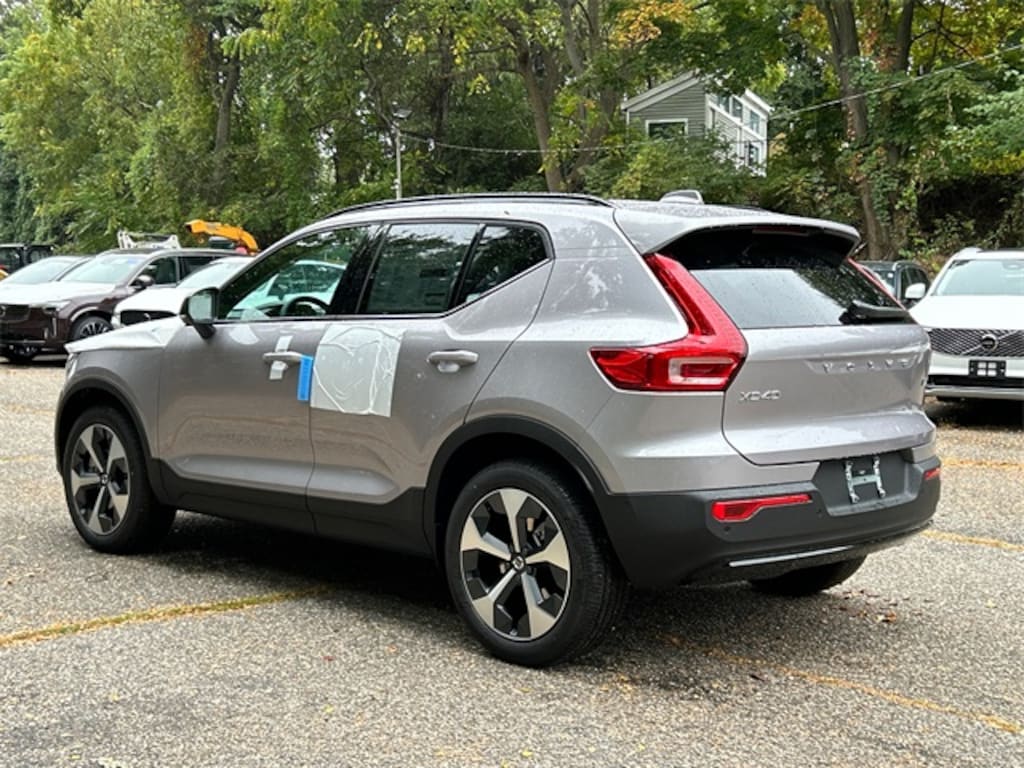 New 2026 Volvo XC40 B5 Plus SUV