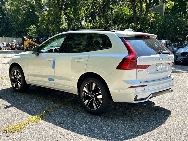 2026 Volvo XC60 B5 Plus photo 4