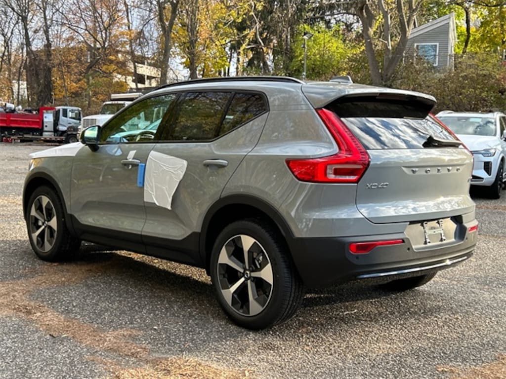 New 2026 Volvo XC40 B5 Plus SUV