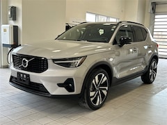 2025 Volvo XC40 B5 Plus Dark Theme SUV