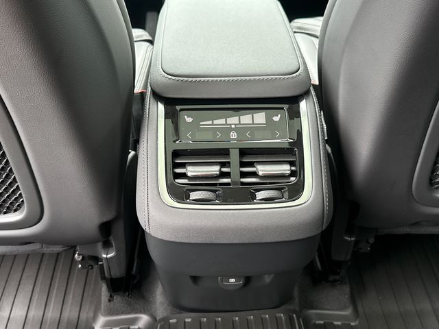 2026 Volvo XC90 Ultra - Photo 24