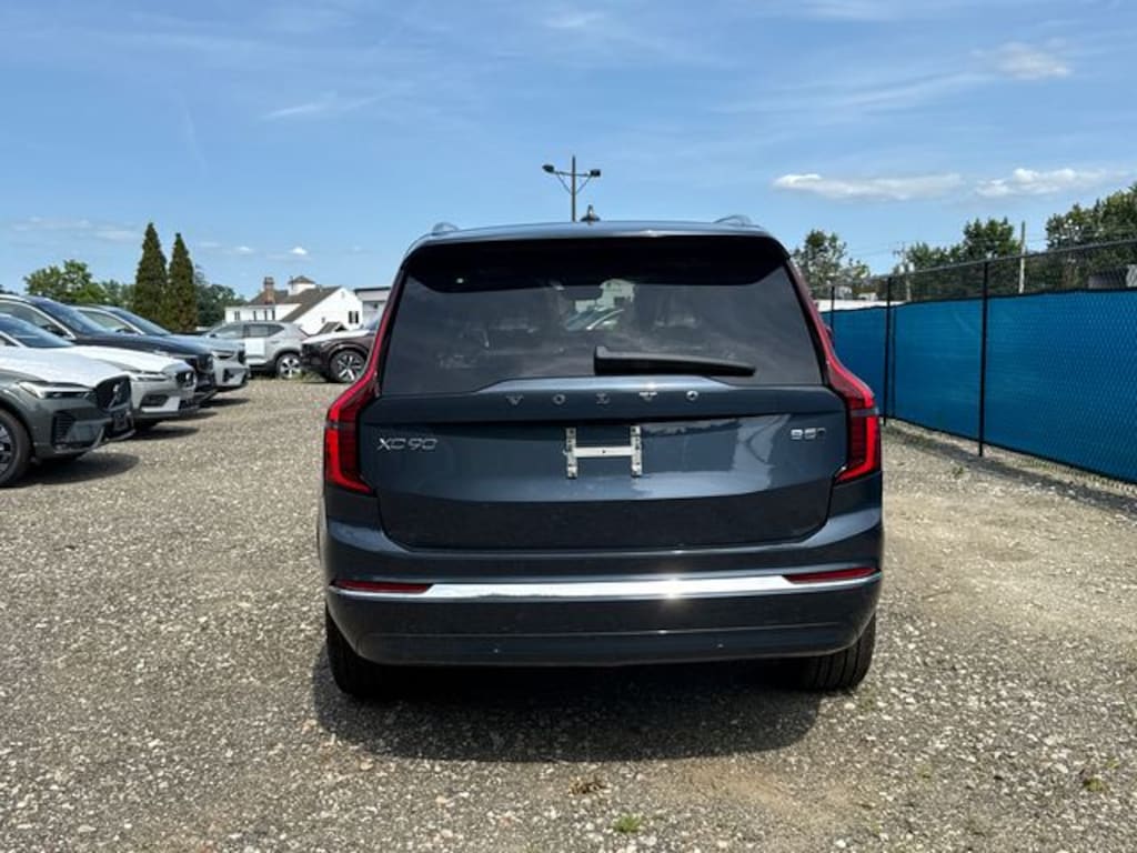 New 2026 Volvo XC90 B5 Core SUV