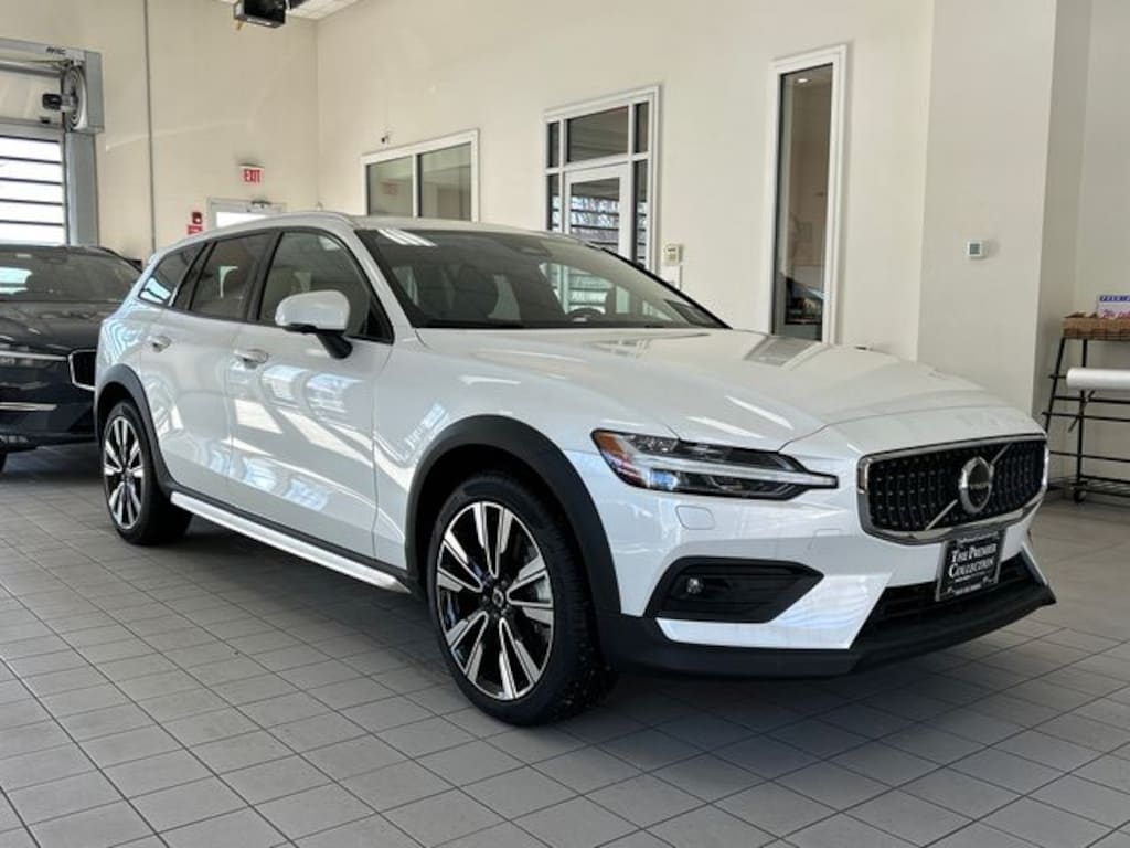 Used 2026 Volvo V60 Cross Country B5 Ultra Wagon