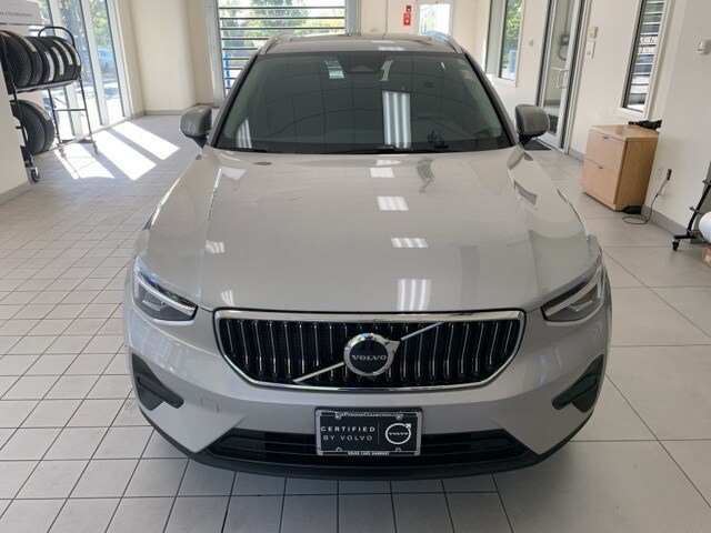 2025 Volvo XC40 Core photo 2