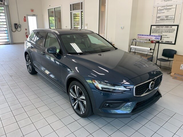 2024 Volvo V60 Cross Country B5 Plus photo 3