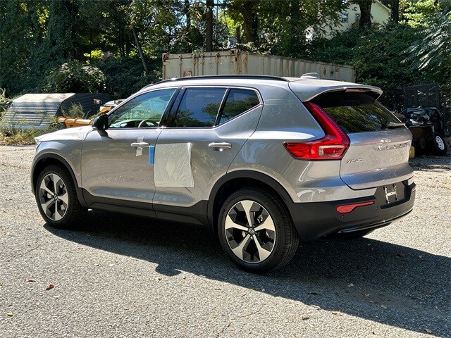 2026 Volvo XC40 Plus photo 4