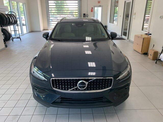2024 Volvo V60 Cross Country B5 Plus photo 2
