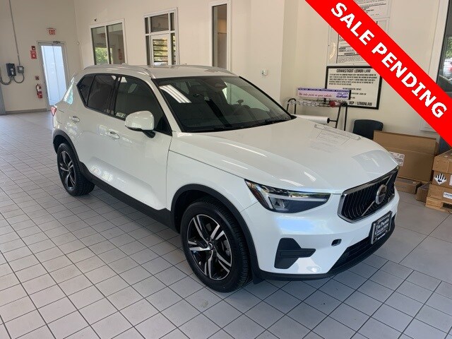 2023 Volvo XC40 Core photo 3