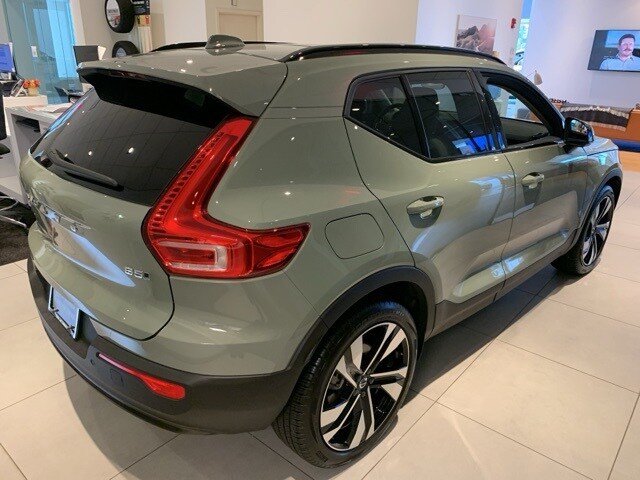 2025 Volvo XC40 Plus photo 4