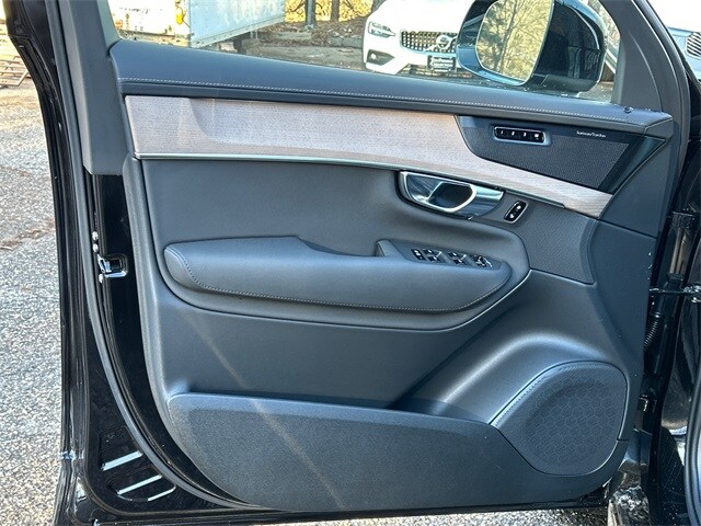 2026 Volvo XC90 Plus - Photo 9