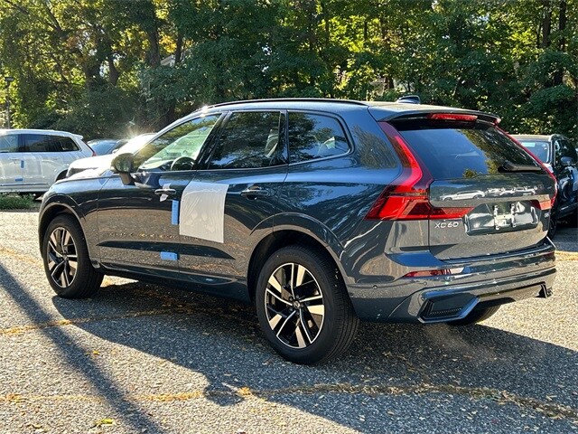 2026 Volvo XC60 B5 Plus photo 4