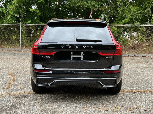 2026 Volvo XC60 B5 Plus photo 2