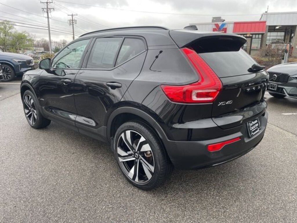 Used 2024 Volvo XC40 B5 Plus Dark Theme SUV