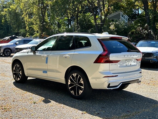 2026 Volvo XC60 B5 Plus photo 4