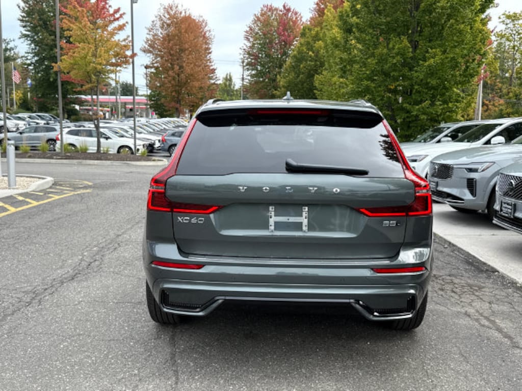 New 2027 Volvo XC60 B5 Core SUV