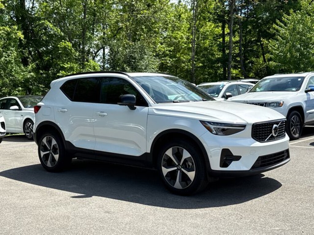 Used 2025 Volvo XC40 B5 Plus Dark Theme SUV
