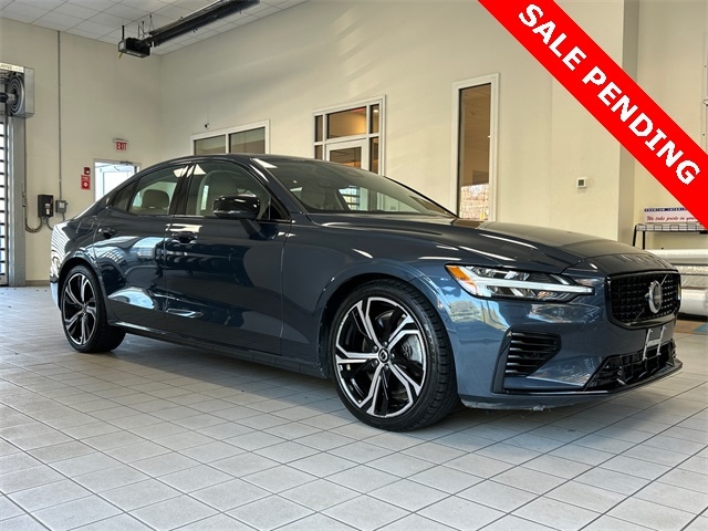 2023 Volvo S60 Plus's photo