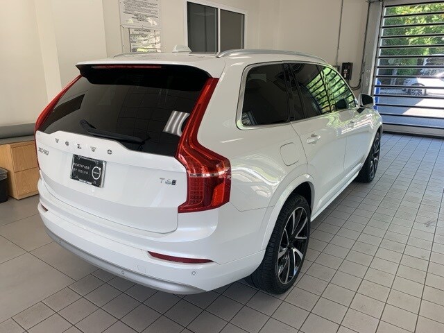 2022 Volvo XC90 T6 AWD Momentum photo 4