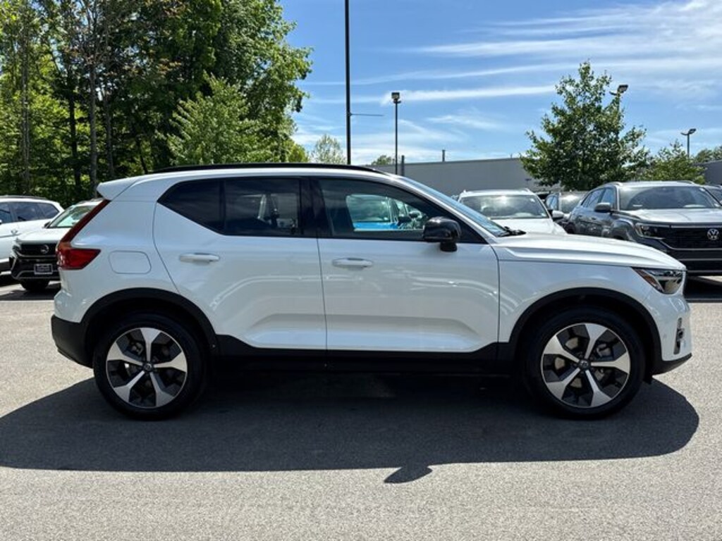 Used 2025 Volvo XC40 B5 Plus Dark Theme SUV