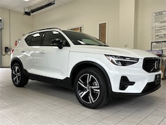 2024 Volvo XC40 B5 Core SUV