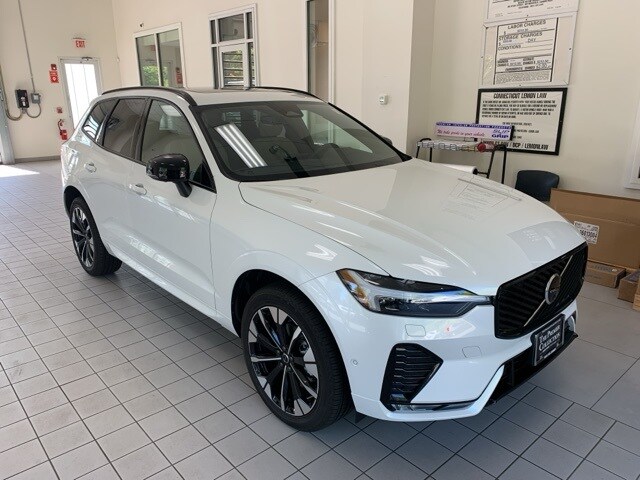 2026 Volvo XC60 B5 Plus photo 3