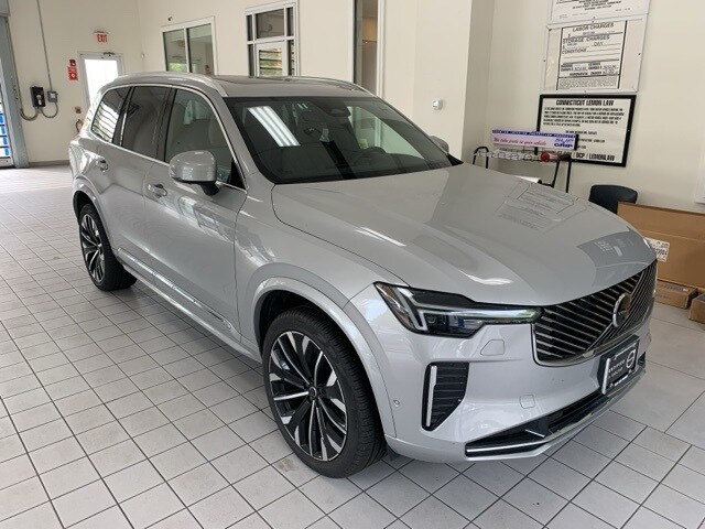 2025 Volvo XC90 Plus photo 3
